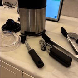 Oxo can opener/pizza cutter/peeler/ cuisinart jucier bundle