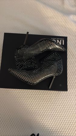Women’s Black mesh Heels