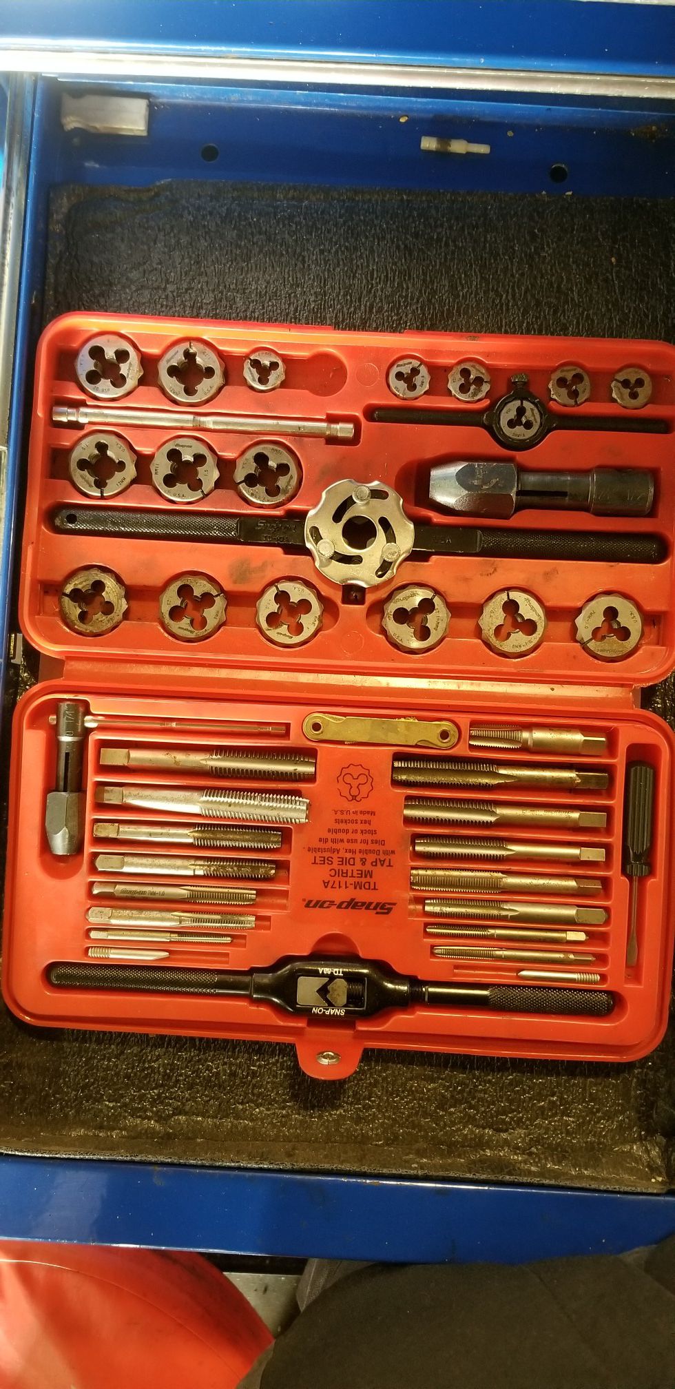 Snap on tap and dye set.