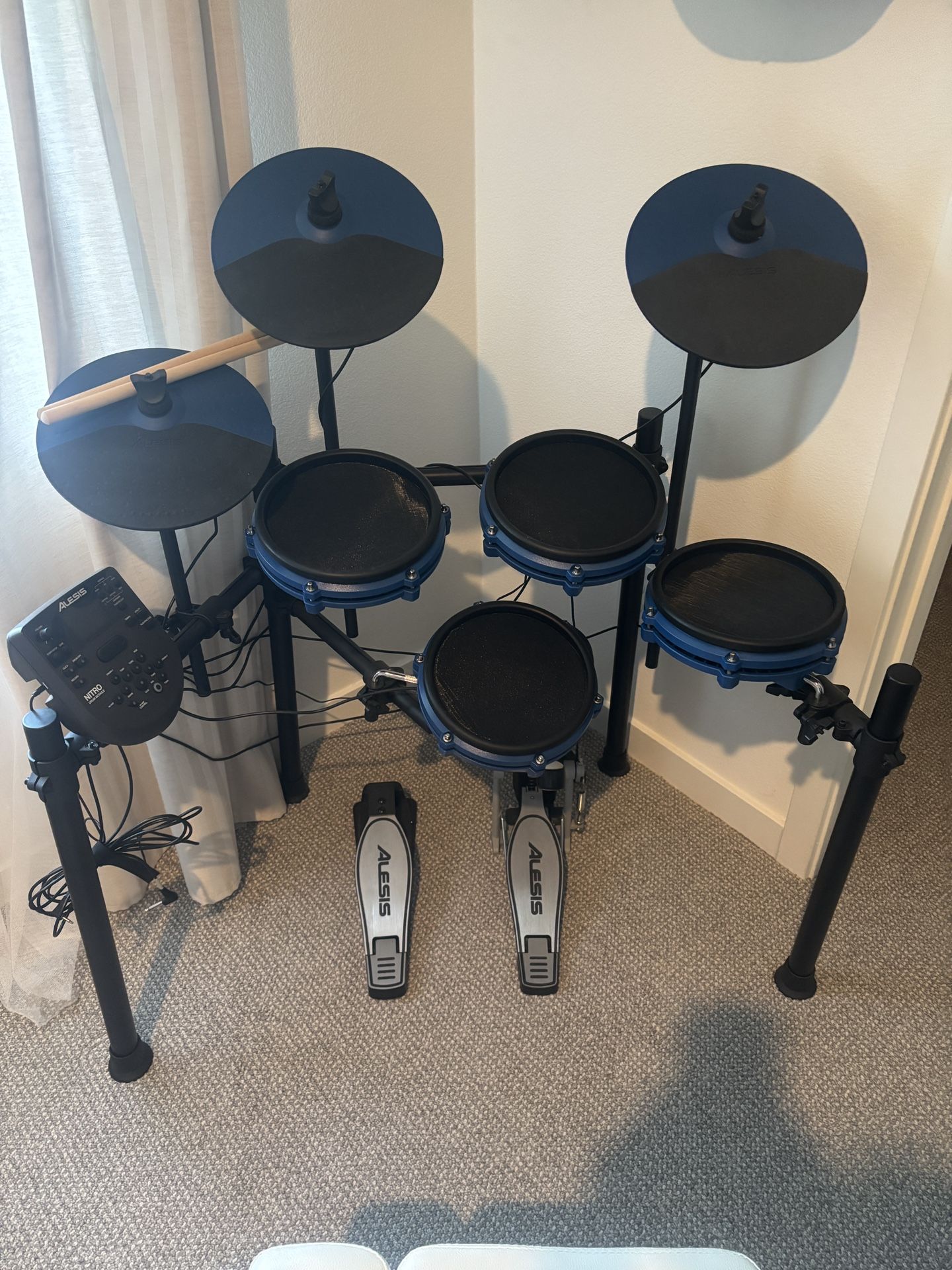 🎵 Alesis Nitro Mesh Electronic Drum Kit – Excellent Condition! 🎵