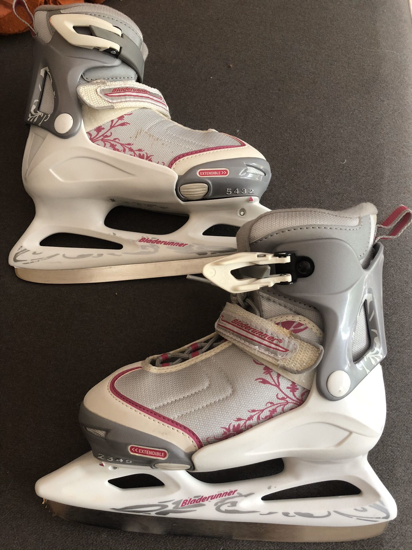 Ice skates Bladerunner size 2 thru 5 NEVER USED. Will sell for $50’great gift!