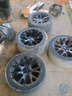 OEM staggered Hellcat wheels