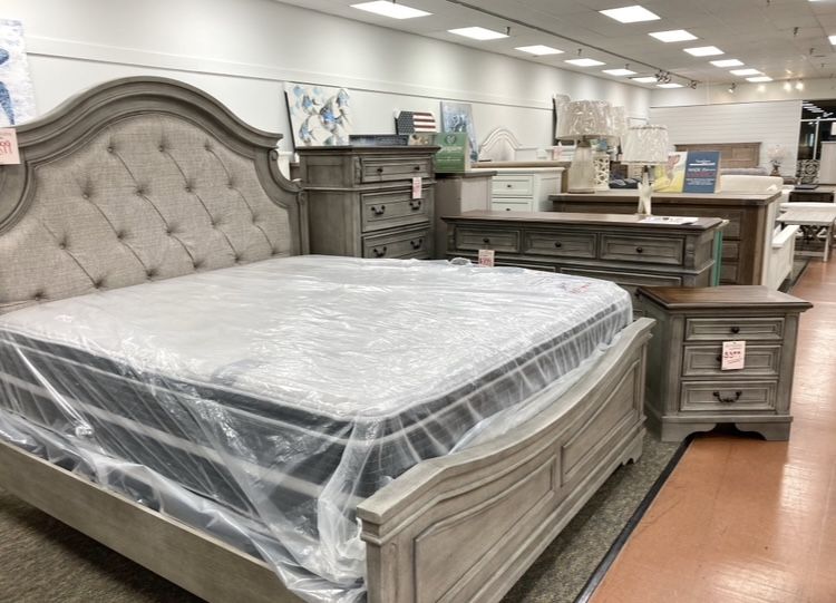 New King Bedroom Set — SPECIAL