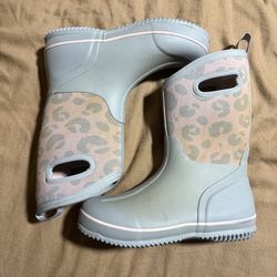 Women’s shoe size 6