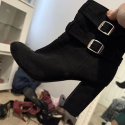 Black Low Cut Boots With Heel 