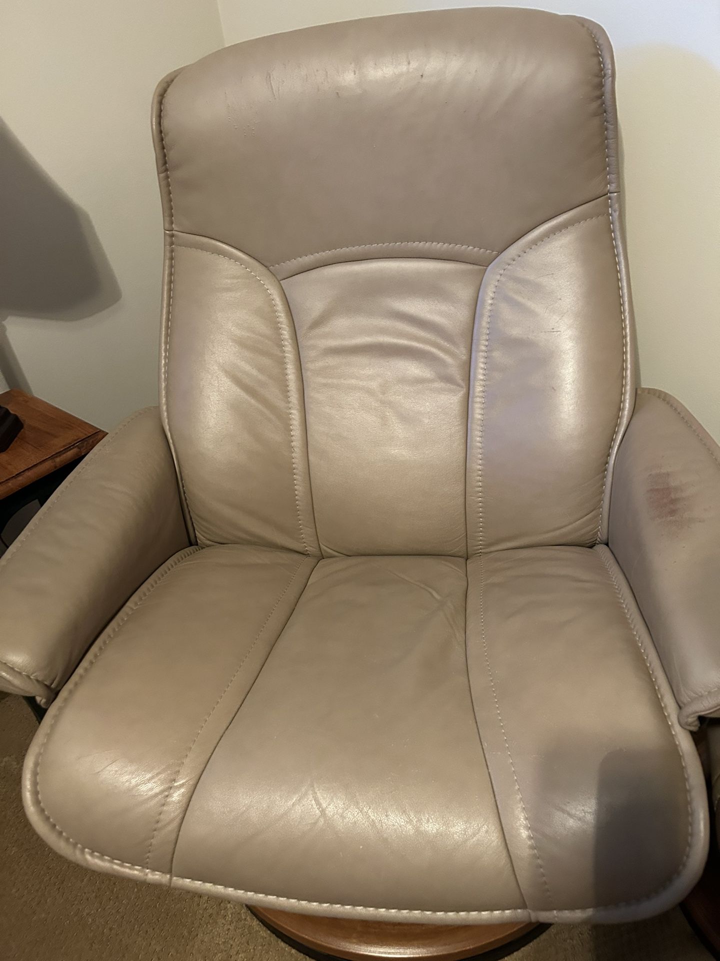 Eckorness Stressless Recliner And Ottoman