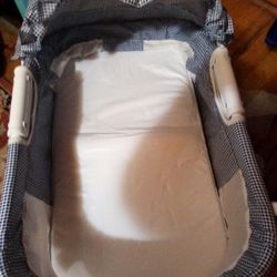 Vibration bed for baby
