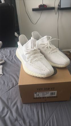 Yeezy Boost 350 V2 (like new)