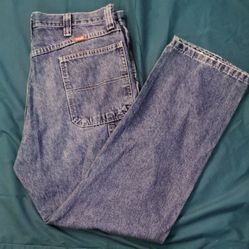 size 36x32Wrangler Men’s Jeans in s offer a relaxed fit with a straight style, perfect for cowboys and outdoor activities like hiking. Made of durable