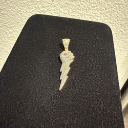 10k gold Diamond 💎 pendant in perfect condition 