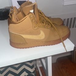 Nike Court Borough mid Winter Wheat