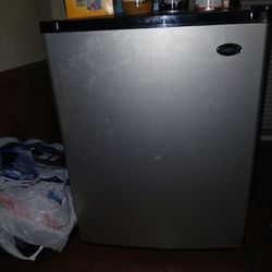Sanyo Mini Fridge