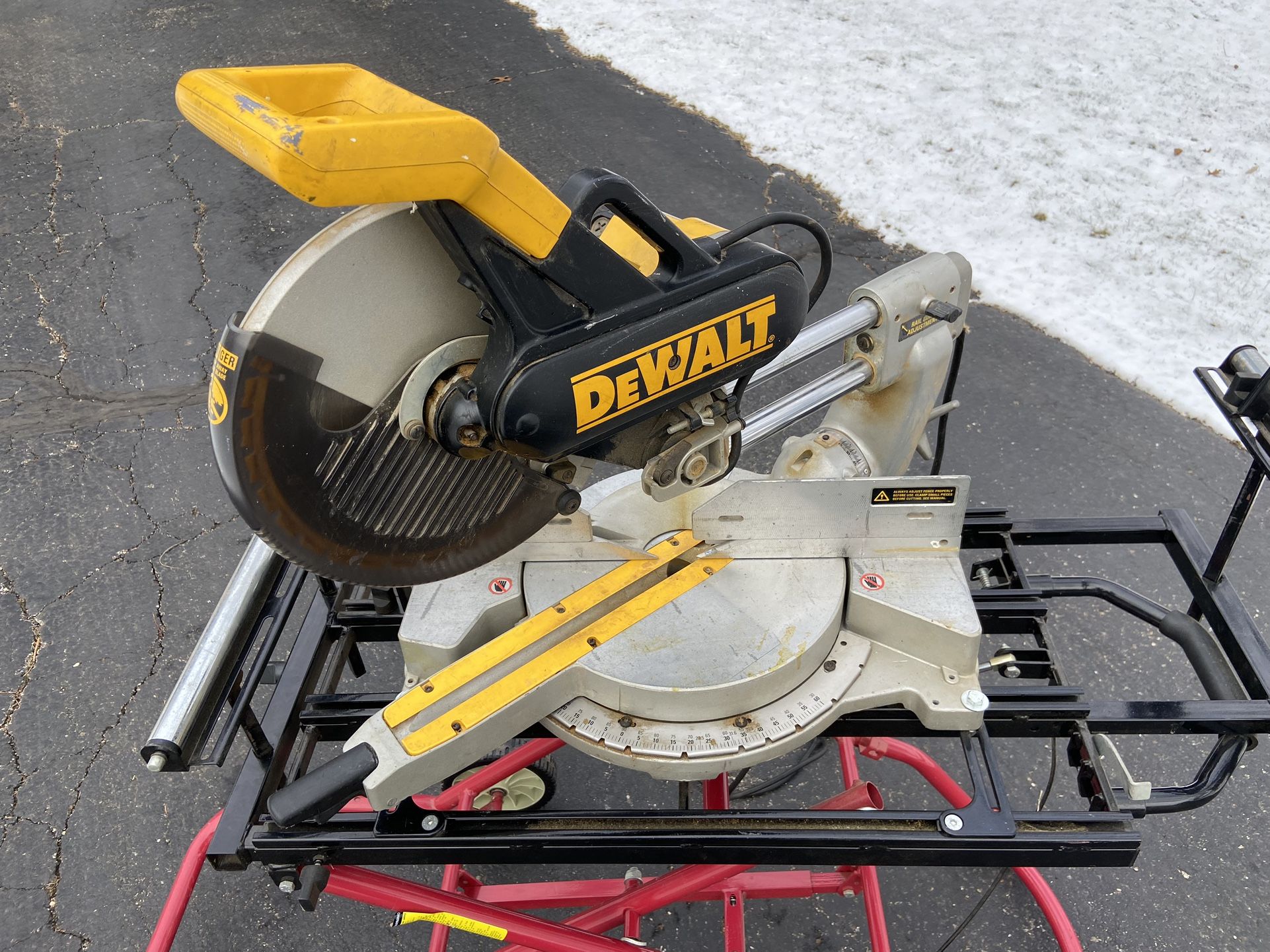 DEWALT DW708 12inch Doublebevel Sliding Compound Miter Saw With Stand