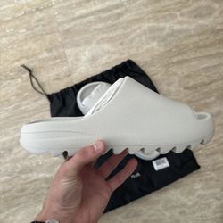 YZY YS-01 (Yeezy Slide) ‘Cream’ – Men’s Size 11 | NEW