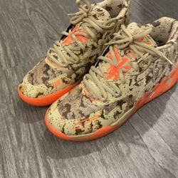 Lamelo Basketball Shoe (Give A Reasonable Offer)