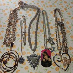 #1728, LOT OF VINTAGE JEWELRY GREAT CONDITION, RHINESTONES
