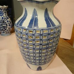 Vintage Dechang Taoci Vase