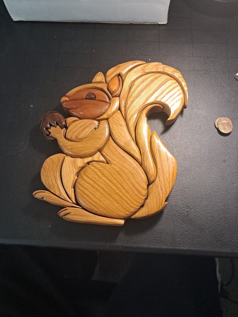 Wooden Squirrel holding Eggcorn