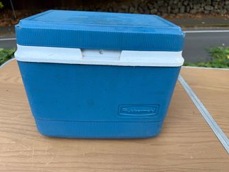 Vintage Rubbermaid, blue personal ice chest cooler with swing handle