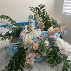 Sweetheart Table Floral Decor