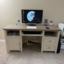 Computer desk - 5ft whide **like New**