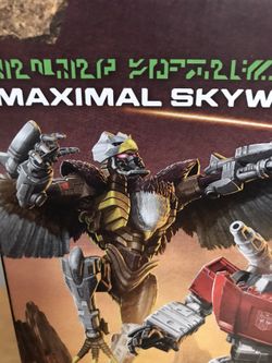 Transformers Kingdom Maximal Skywarp