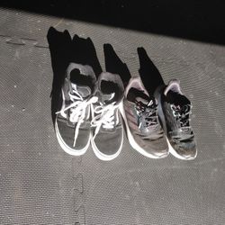Sneakers Size 3