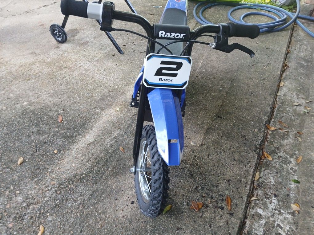 
razor dirt bike rocket 2 12V BATTERY  JUST LIKE NEW 