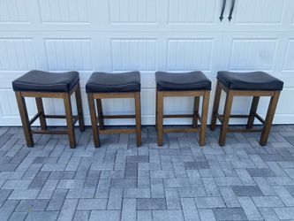 Set of 4 Wood Counter Height Bar Stools With Cushioned Seats