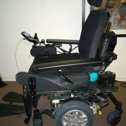 Quantum 6 EdgeHD Power Wheelchair Thumbnail