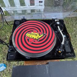 Music Hall Turntable & Samsung Soeakers