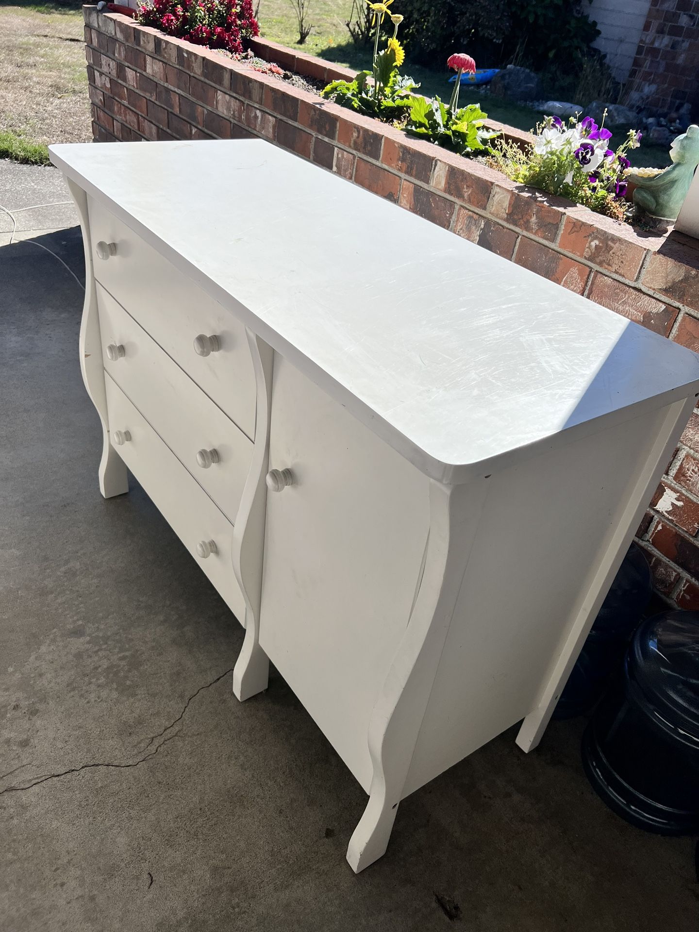 Free Dresser With 3 Drawers+