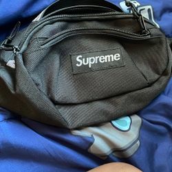 SUPREME fanny pack