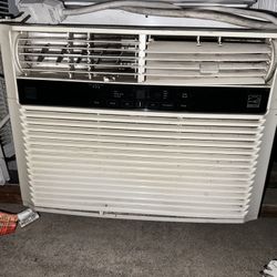 BTU’s 12000 Window  Ac Conditioner!! Aire Acondicionado!!
