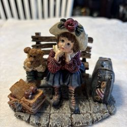 Yesterday’s Child Wait’s For Grandma Figures No 1E/1112