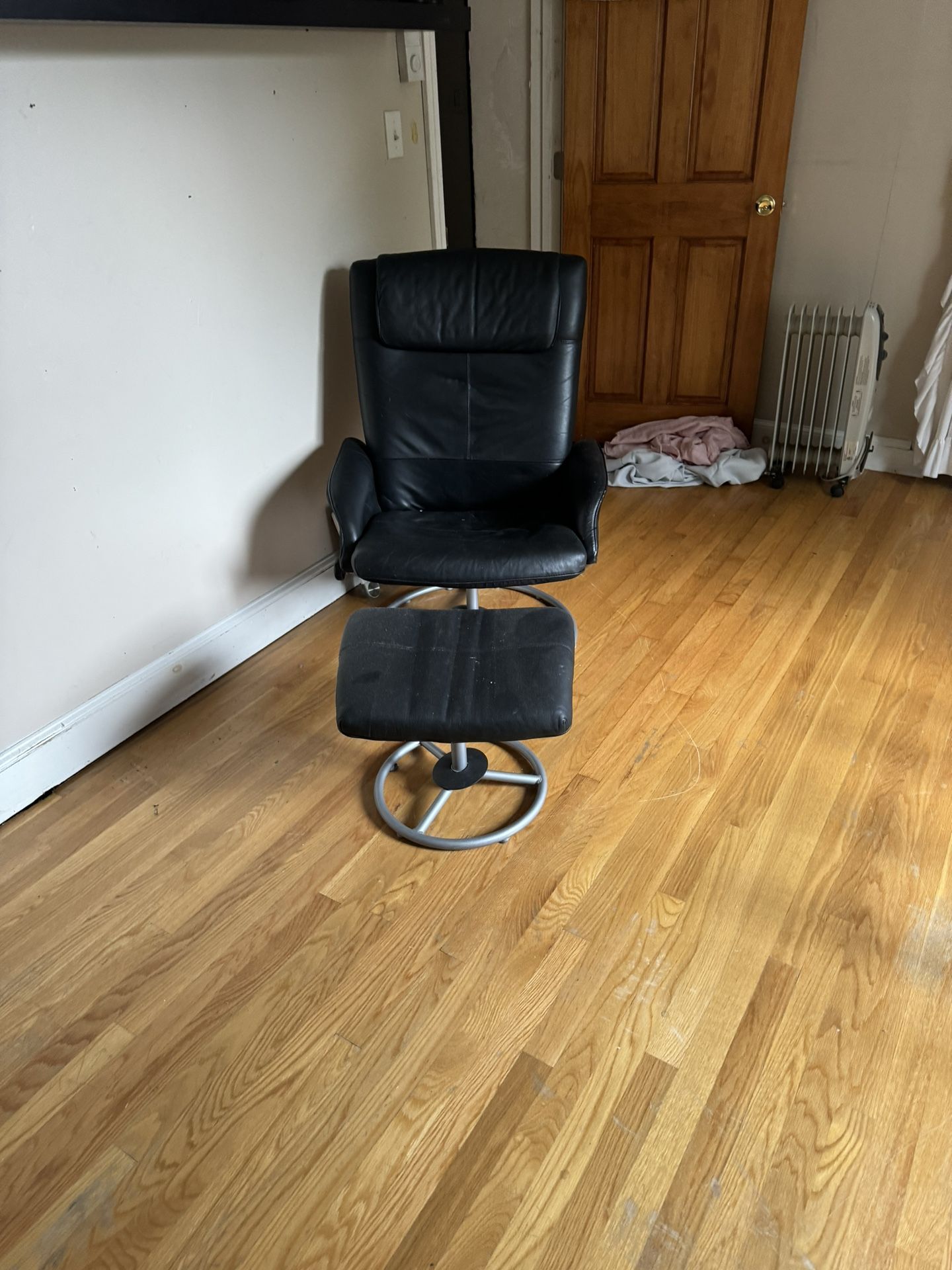 Leather Chair With ottoman