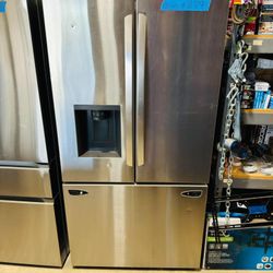 LG 26 cu. ft. Smart Counter-Depth MAX French Door Refrigerator $849 