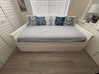Day Bed or sofa for guest room