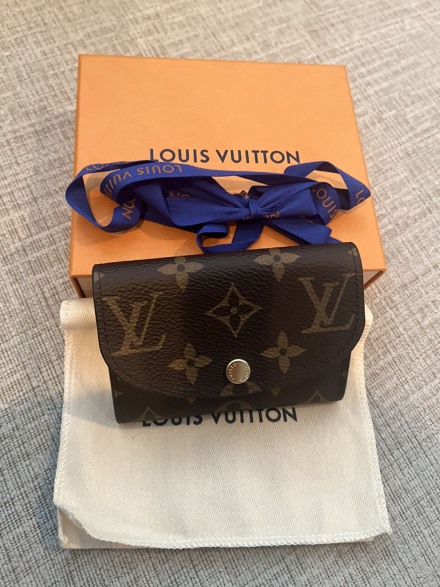 lLV Small Wallet
