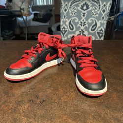 Boy’s Nike Air Jordan 1 Mid