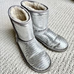 UGG Australia Classic Short Silver Sequin Boots Kids Size 4 1004885K

