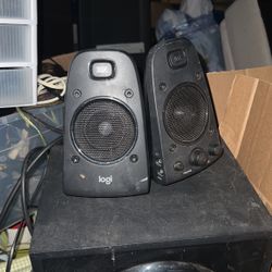 Logitech Z623 2.1 Speaker System, 2 Satellite Speakers, 7" Bass Reflex Subwoofer, Integrated Controls with 3.5mm Auxiliary RCA inputs and Headphone Ou