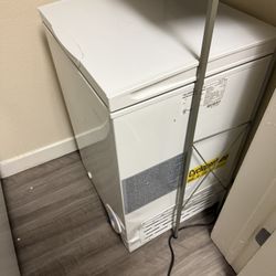 3.5 Cu Insignia Deep Freezer 