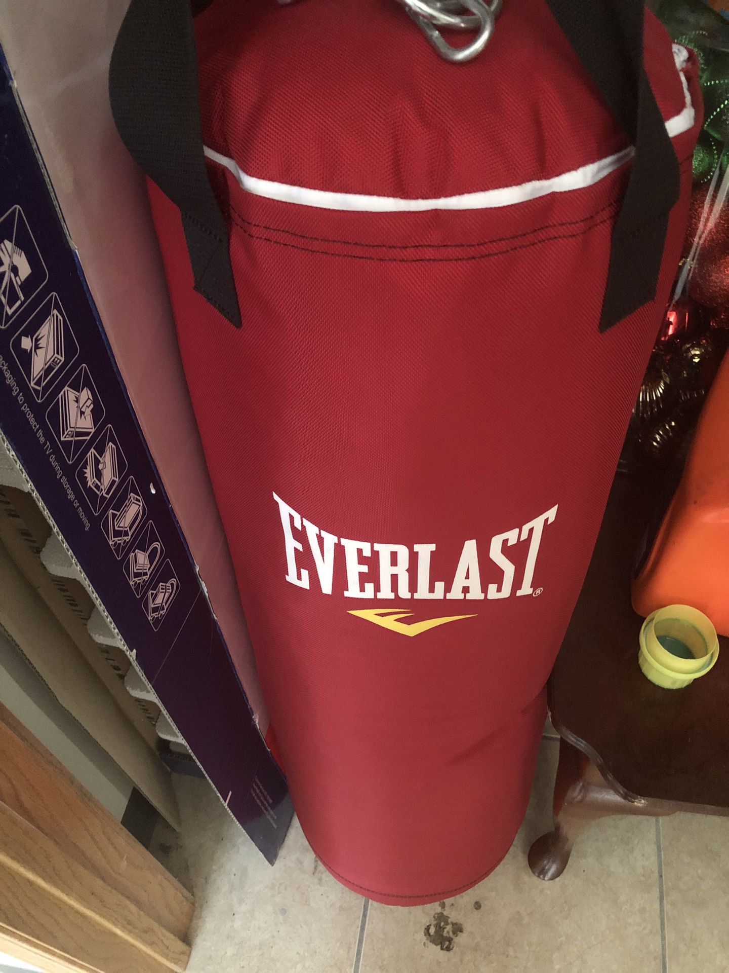 Everlast big bag stand with speed bag