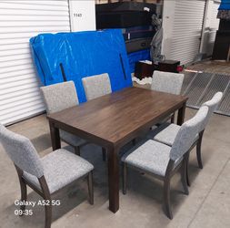 Dining room set 65 w 40 D 35 H