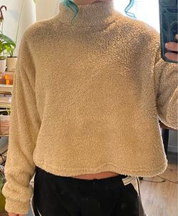 like new fluffy shein cropped sweater