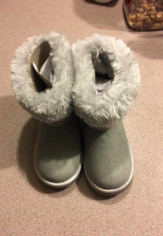 Super cute Disney frozen boots