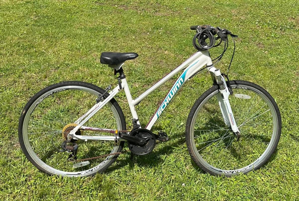Schwinn DSB Hybrid Bike For TLC Or Parts