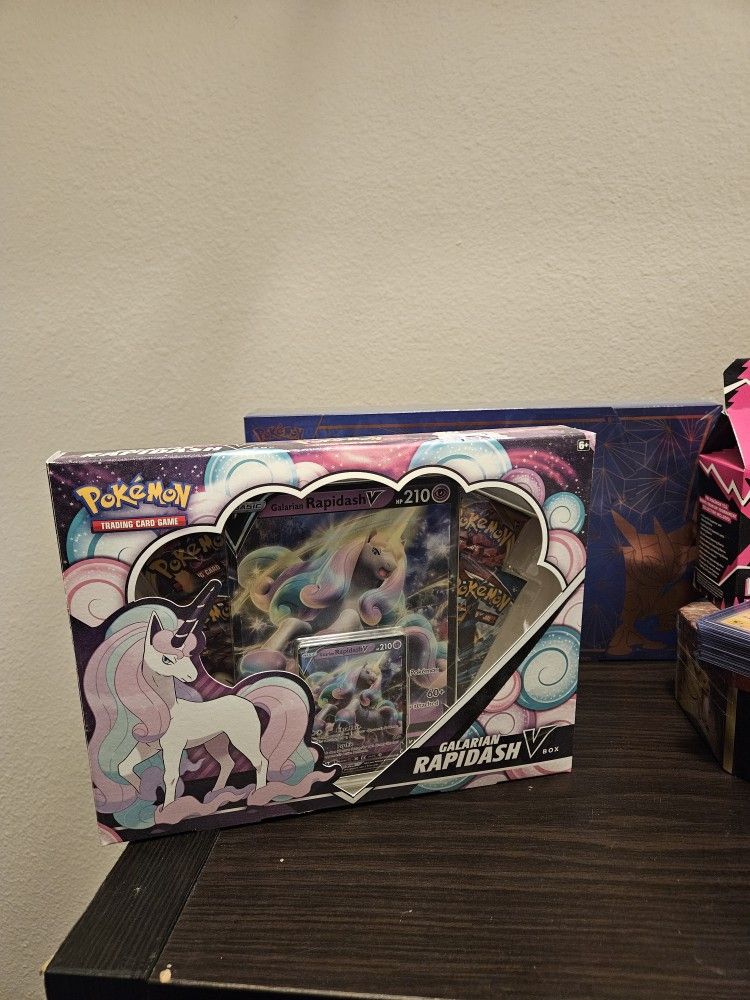 Pokemon Galarian Rapidash V Box