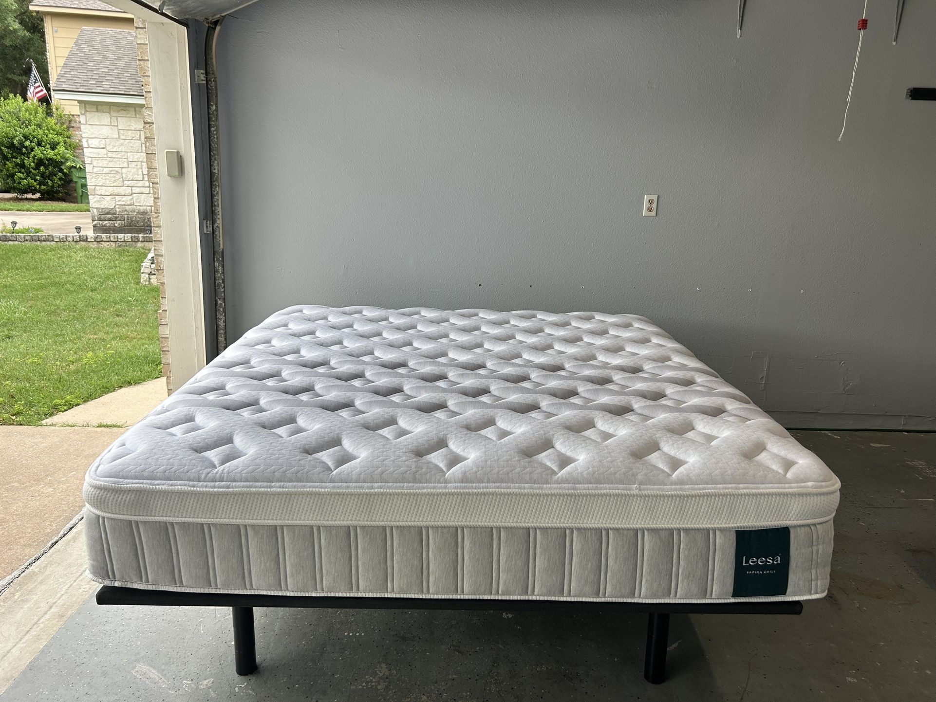 King Leesa Sapira Chill Mattress In Excellent Condition